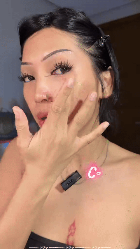 Base de maquillaje líquida mate con protector solar — video-producto